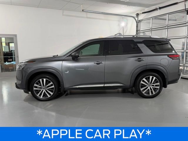 2022 Nissan Pathfinder Platinum photo 3