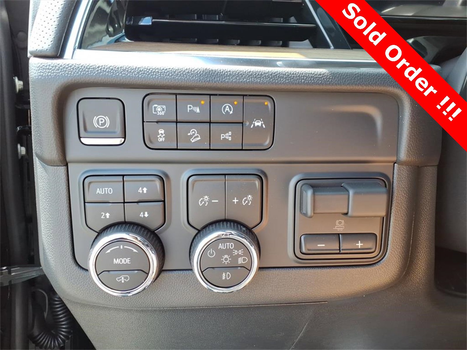2026 Chevrolet Suburban High Country photo 24
