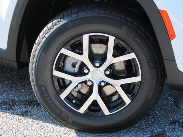 2025 Jeep Grand Cherokee Limited photo 6