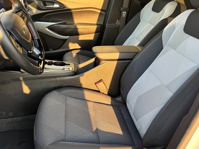 2025 Chevrolet Trax photo 13