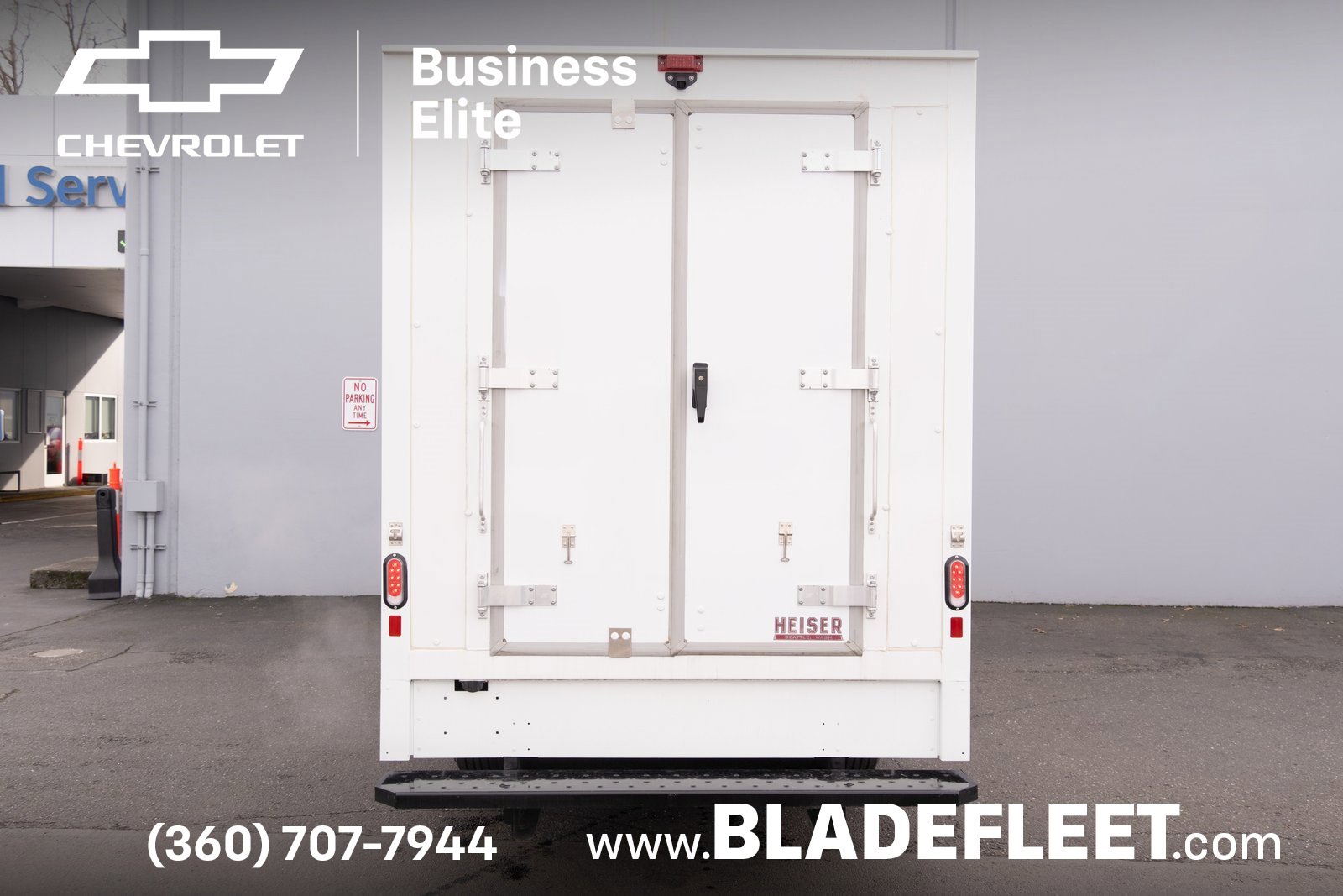 2024 Chevrolet Express Cutaway 3500 photo 3