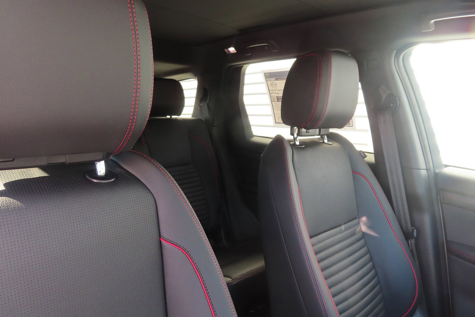 2023 Land Rover Discovery Sport SE R-Dynamic photo 4