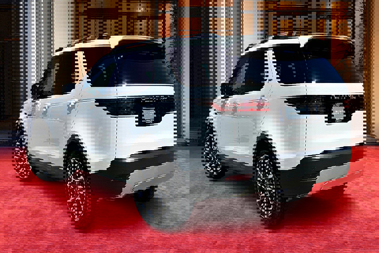 2025 Land Rover Discovery S photo 2