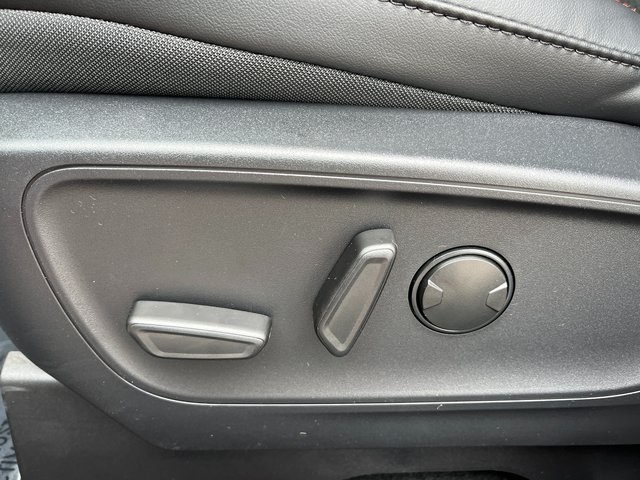 2025 Ford Escape Hybrid ST-Line Select photo 18