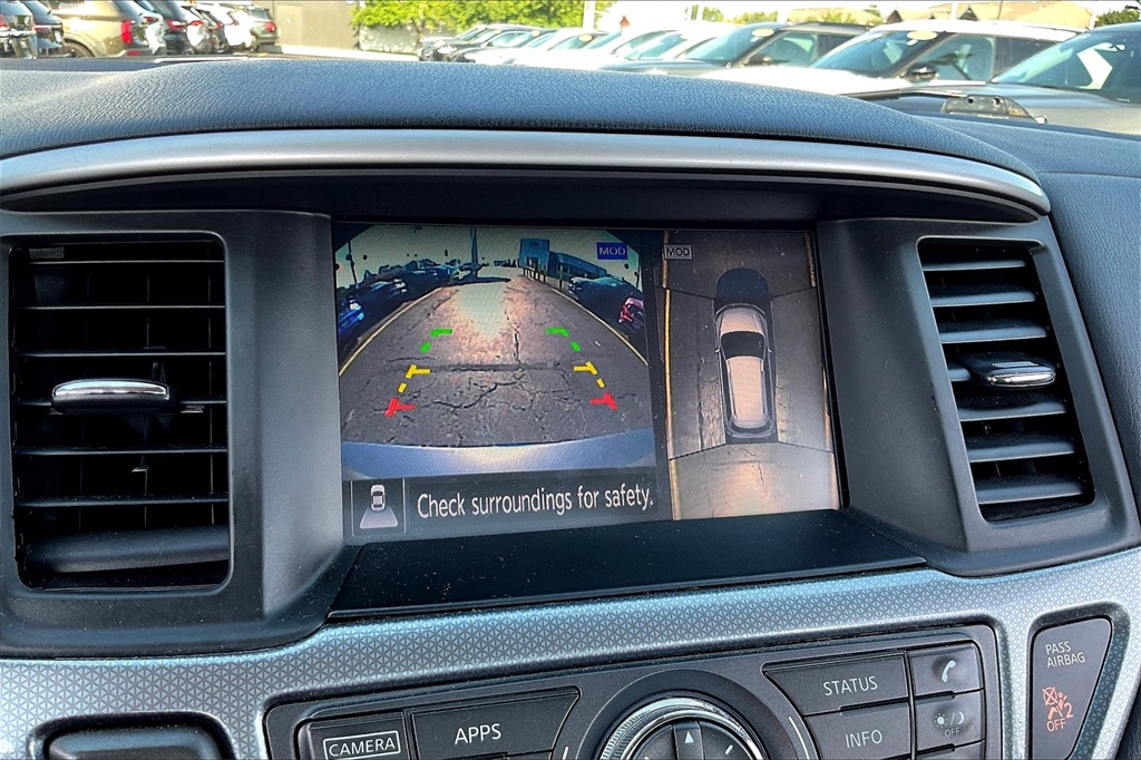 2019 Nissan Pathfinder SL photo 19