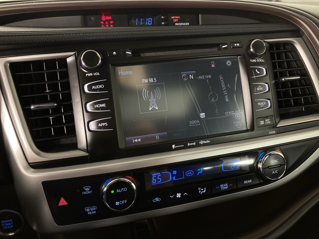 Used 2018 Toyota Highlander XLE with VIN 5TDJZRFH4JS912558 for sale in Elk River, Minnesota