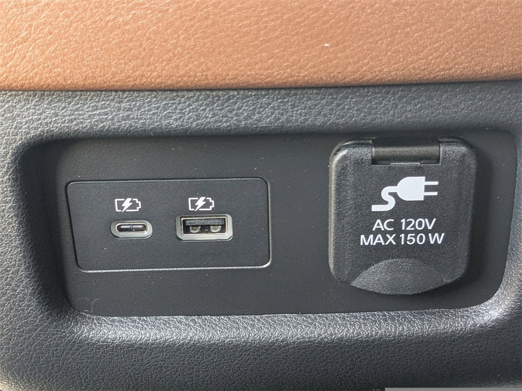2025 Nissan Pathfinder Platinum photo 13