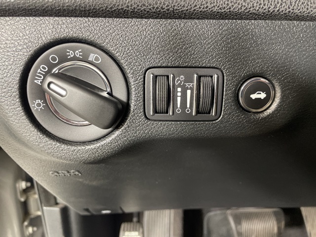 2018 Chrysler 300 Touring photo 25