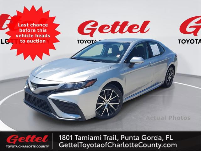 2023 Toyota Camry SE's photo