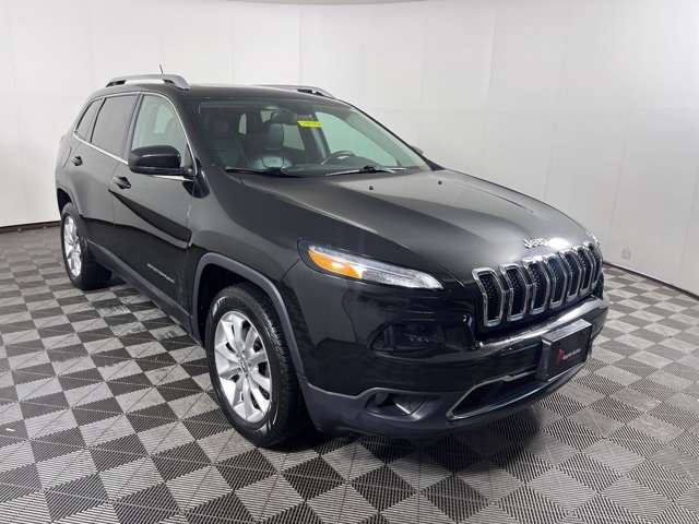 Used 2015 Jeep Cherokee Limited with VIN 1C4PJMDS6FW544166 for sale in Shakopee, Minnesota