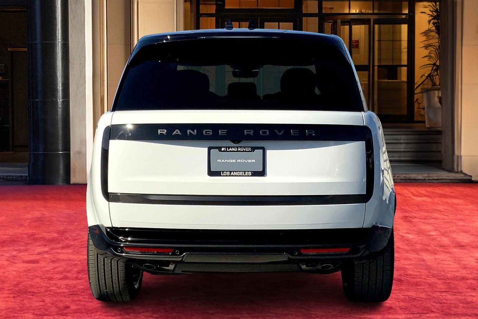 2025 Land Rover Range Rover SE photo 3