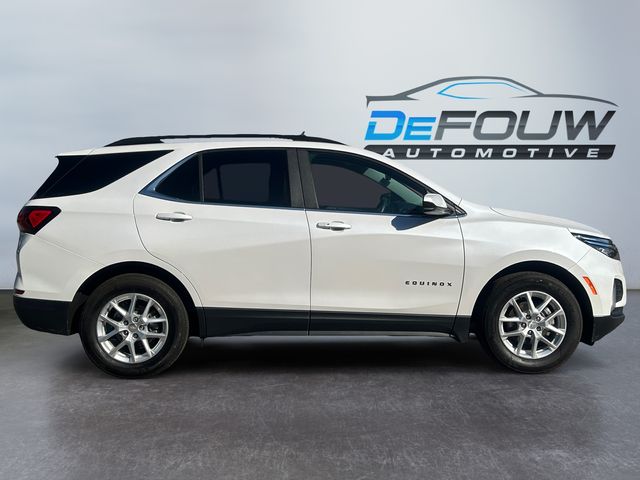 2022 Chevrolet Equinox LT photo 2