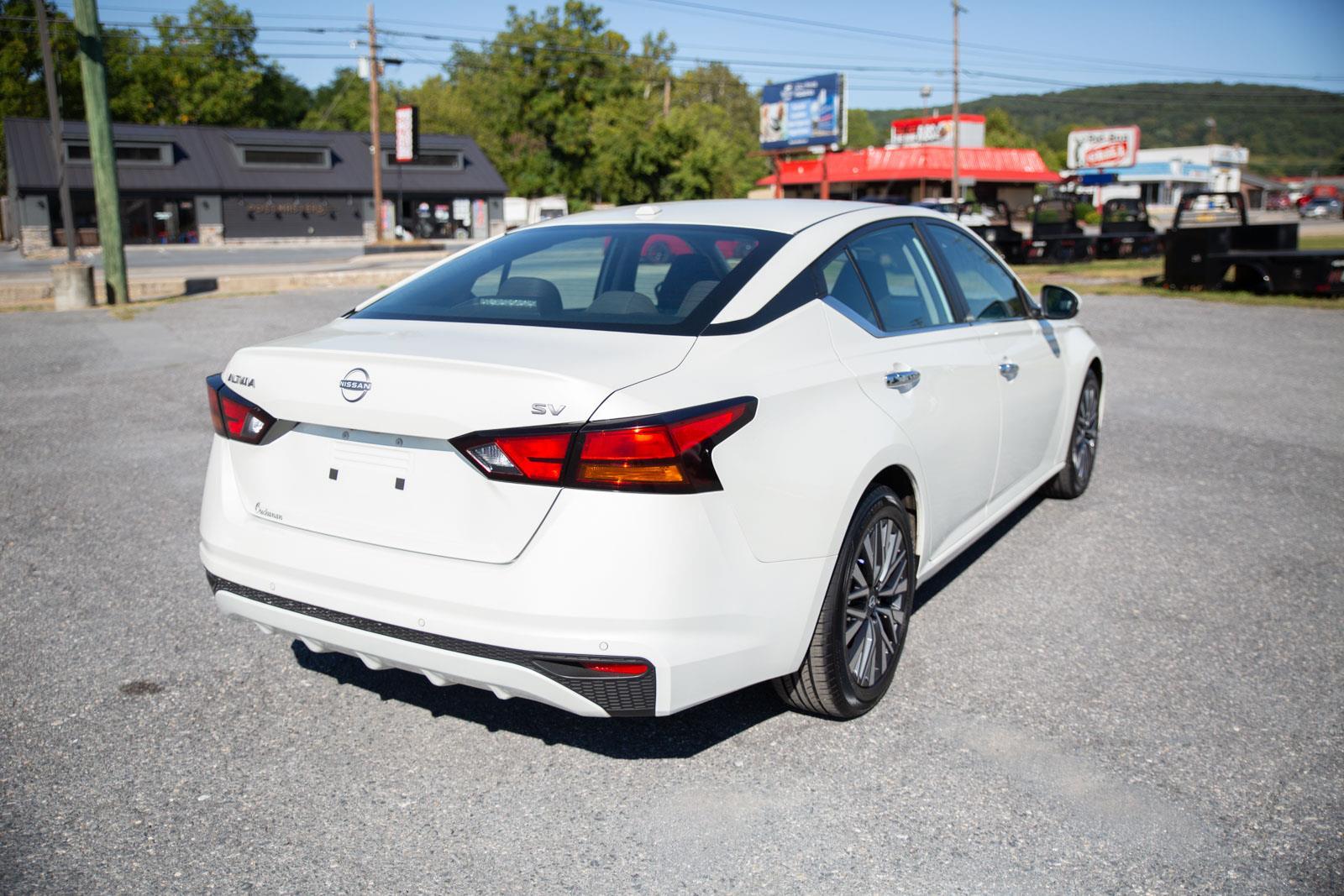 2023 Nissan Altima 2.5 SV photo 3