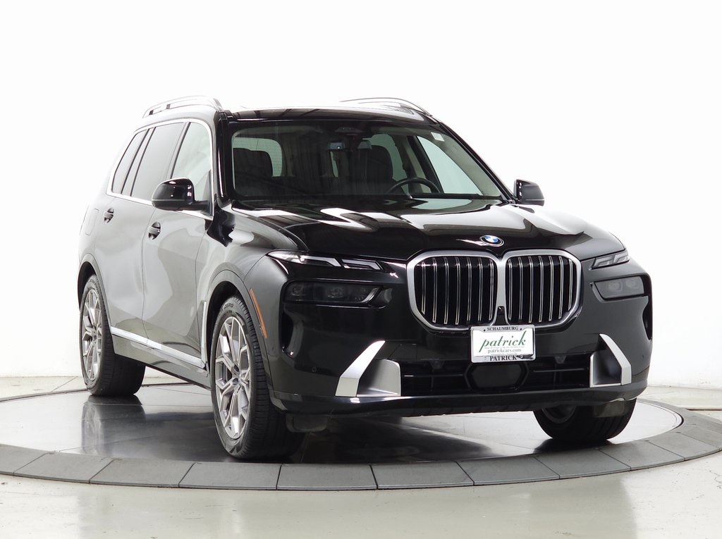2023 BMW X7 40i's photo