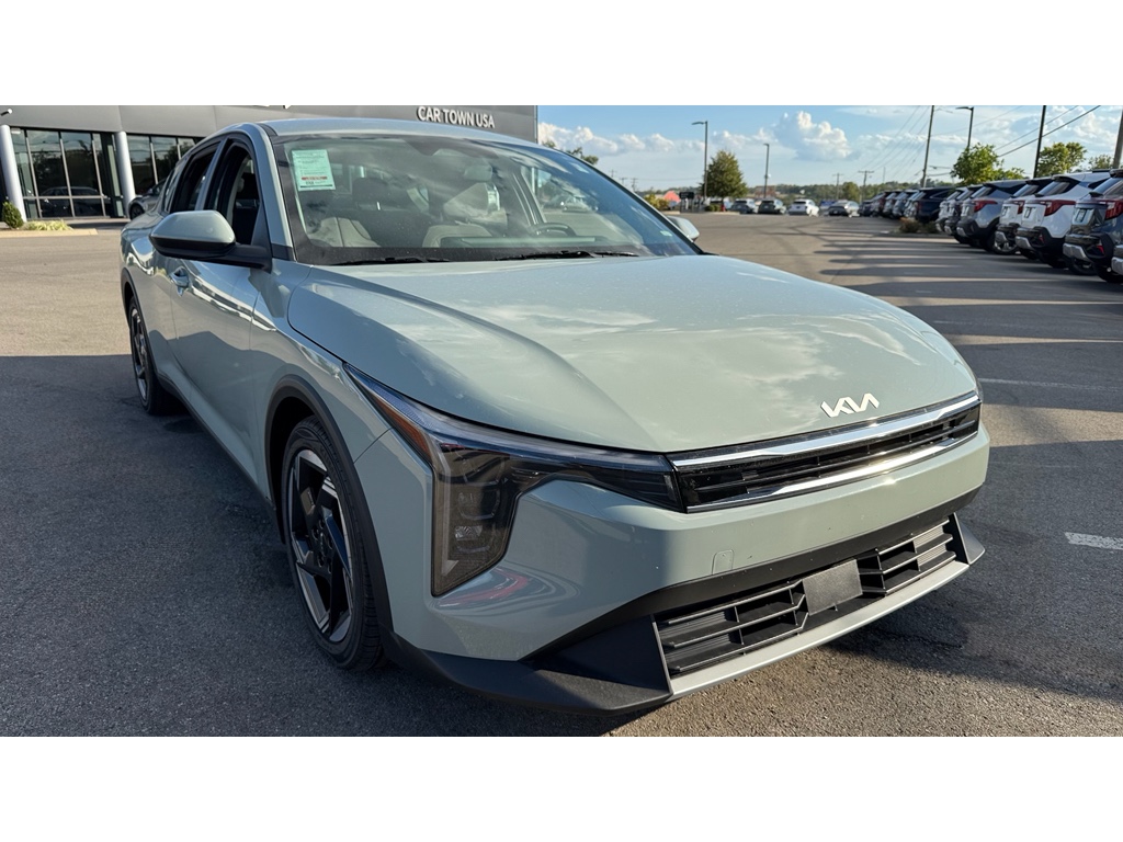 2025 Kia K4 EX photo 2