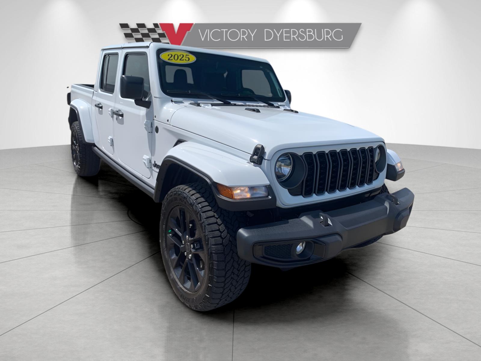 2025 Jeep Gladiator Nighthawk's photo