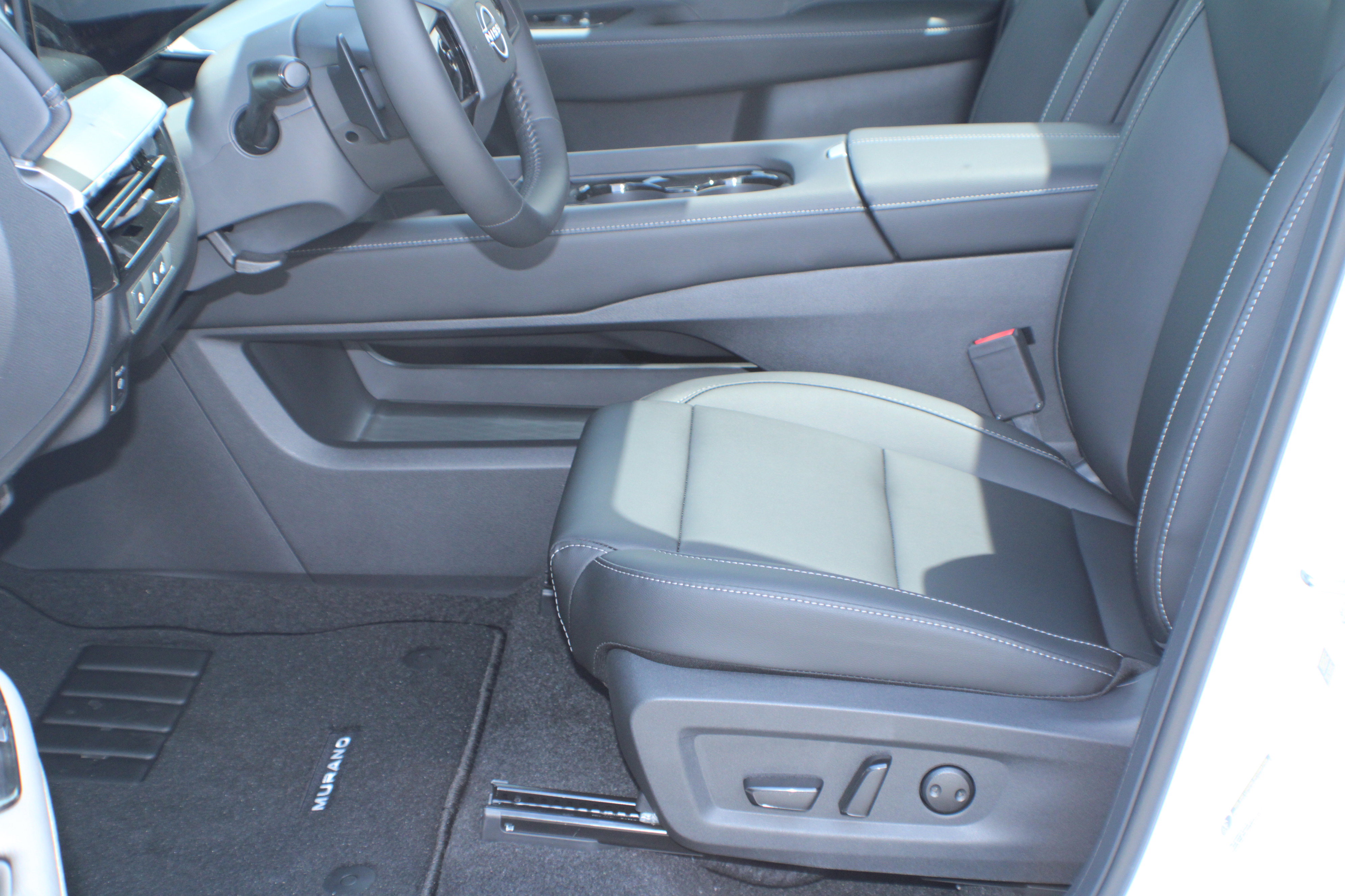 2025 Nissan Murano SL photo 13