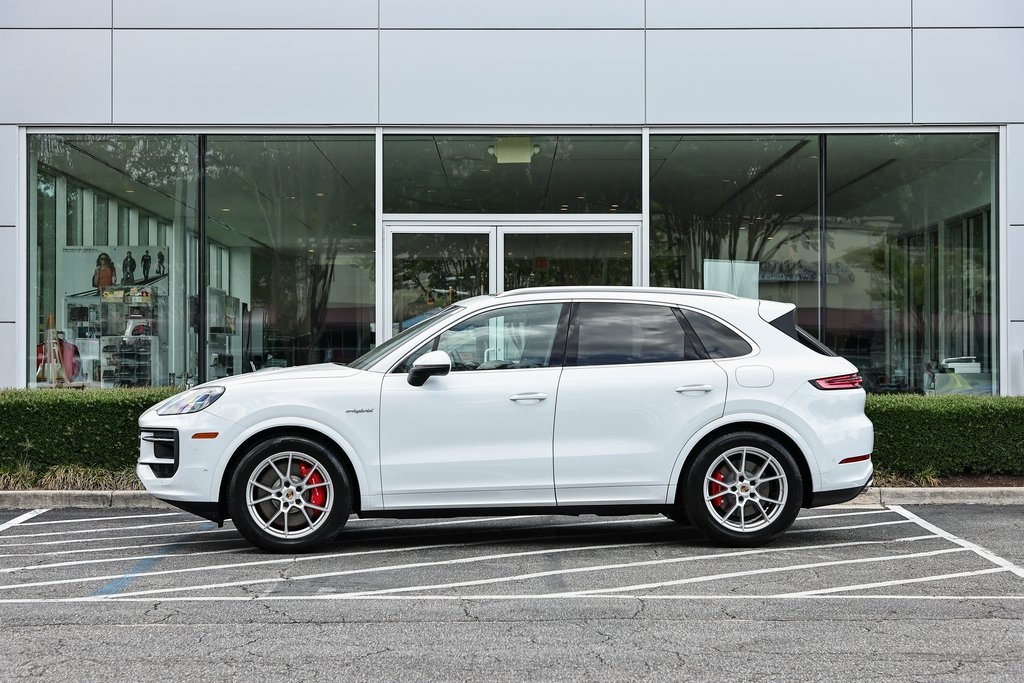 2025 Porsche Cayenne S E-Hybrid photo 2