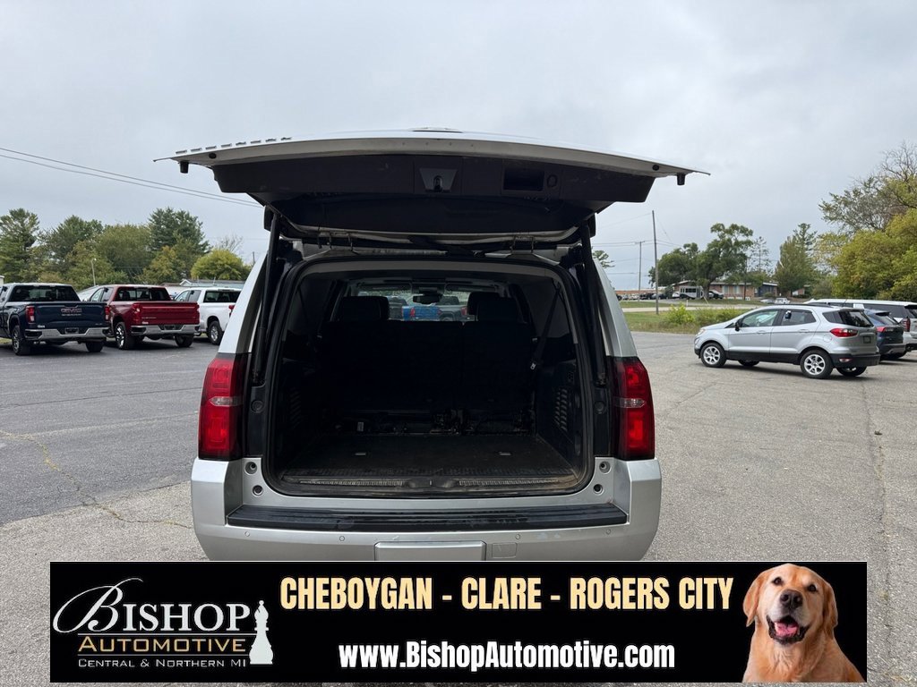 2016 Chevrolet Suburban LT photo 8