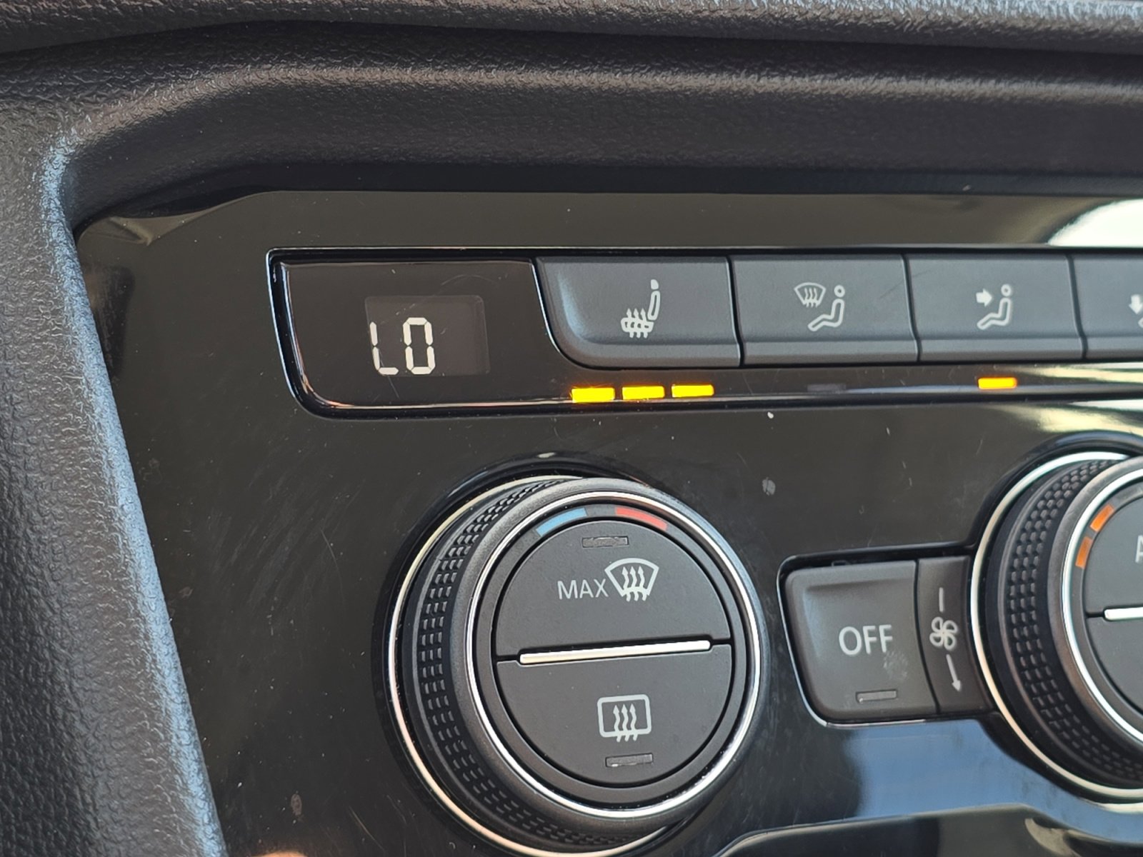 2024 Volkswagen Taos SE photo 20