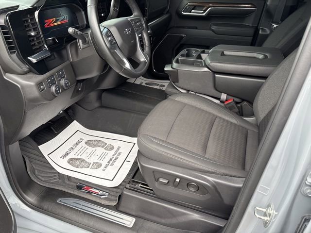 2024 Chevrolet Silverado 1500 RST photo 17