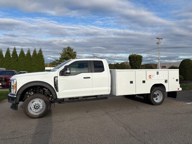 2025 Ford F-450 Super Duty Chassis Cab XL's photo