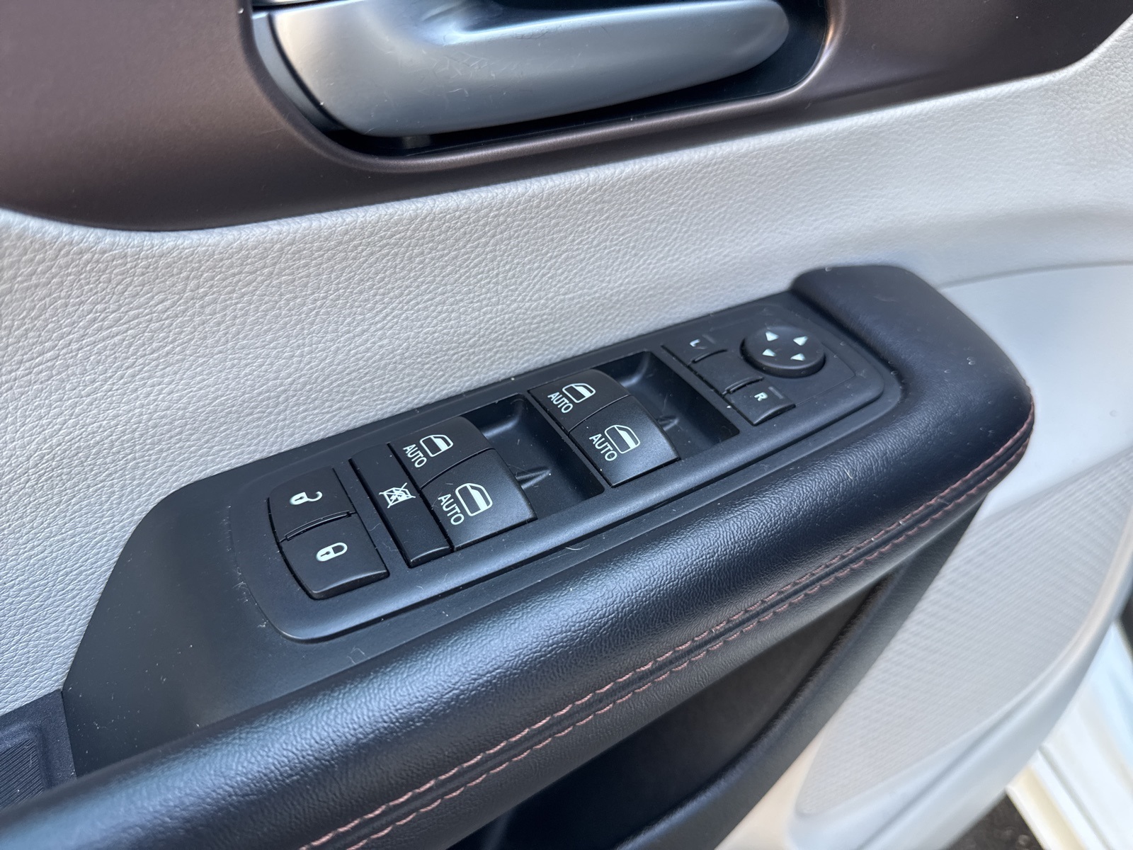 2017 Chrysler Pacifica Touring Plus photo 21