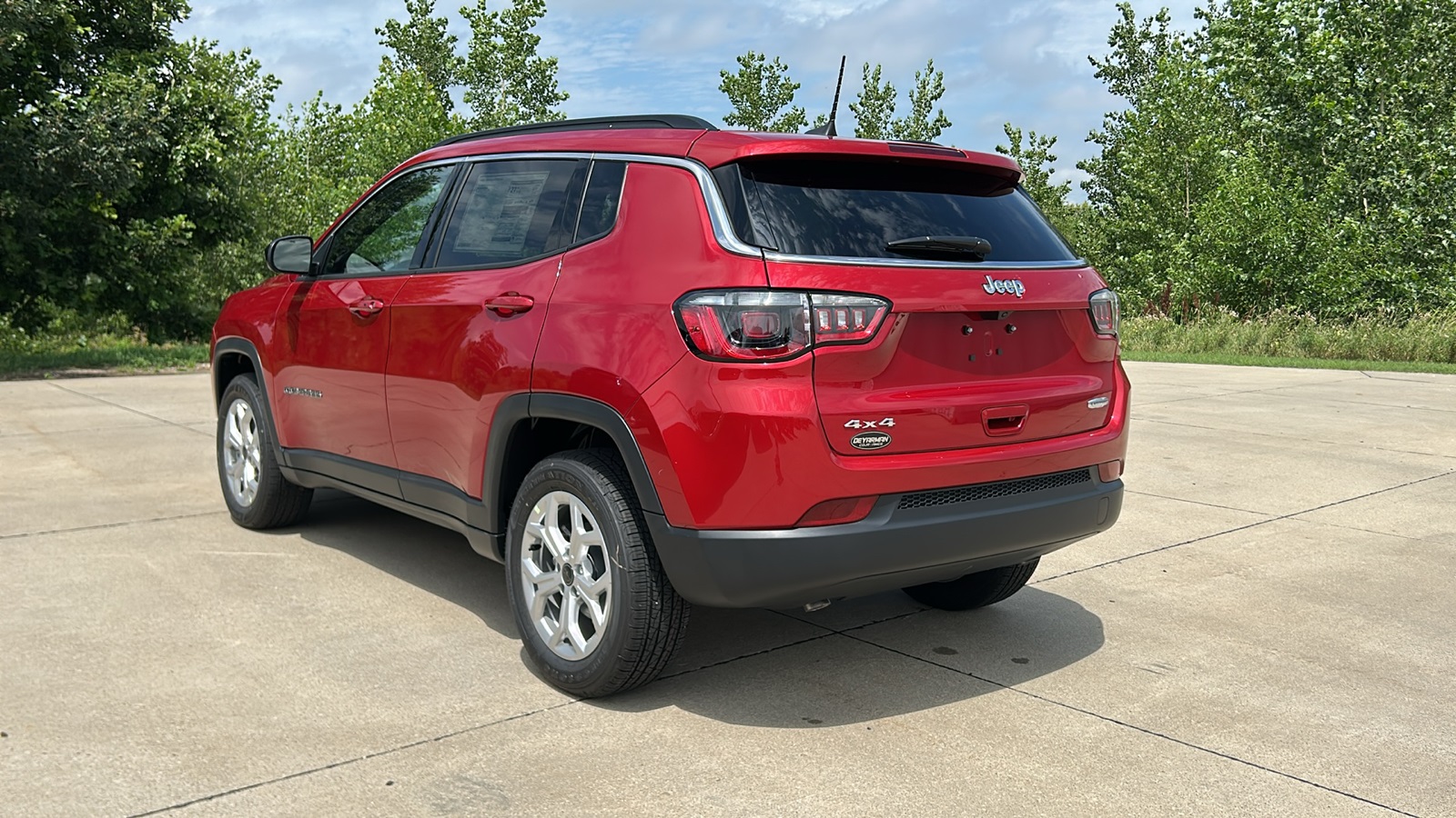2025 Jeep Compass Latitude photo 4