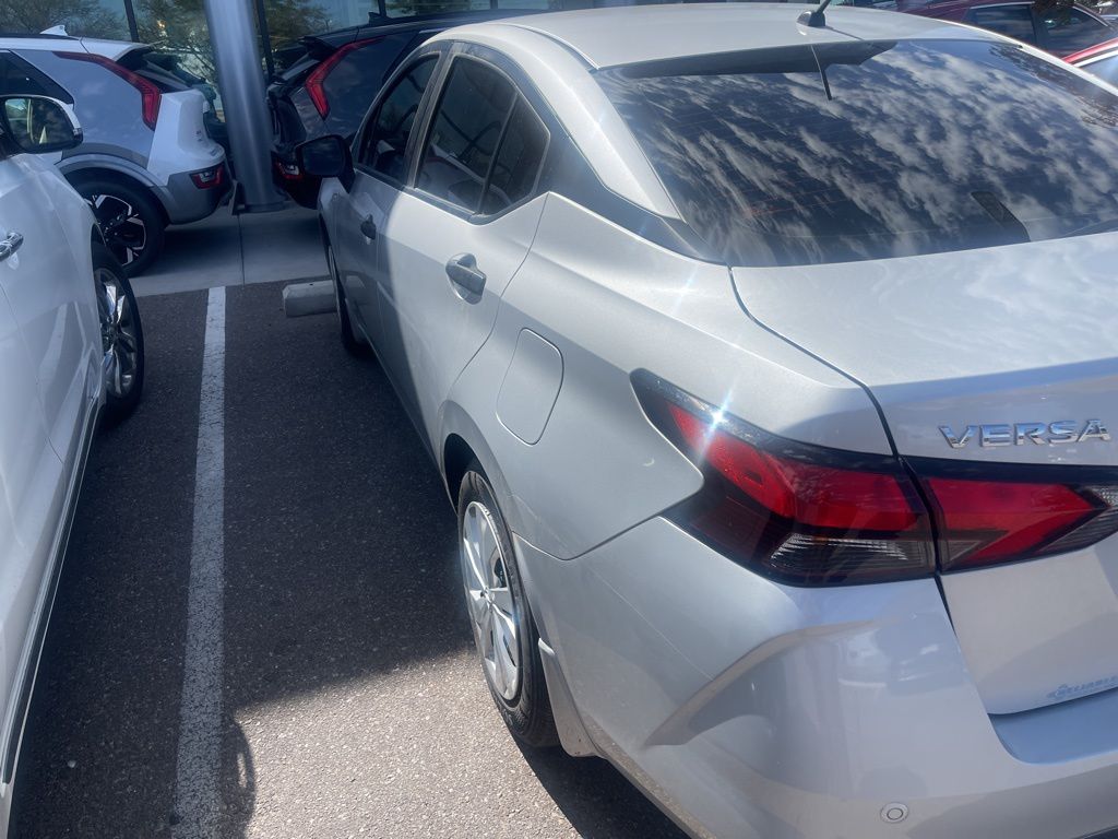 2025 Nissan Versa 1.6 S photo 6