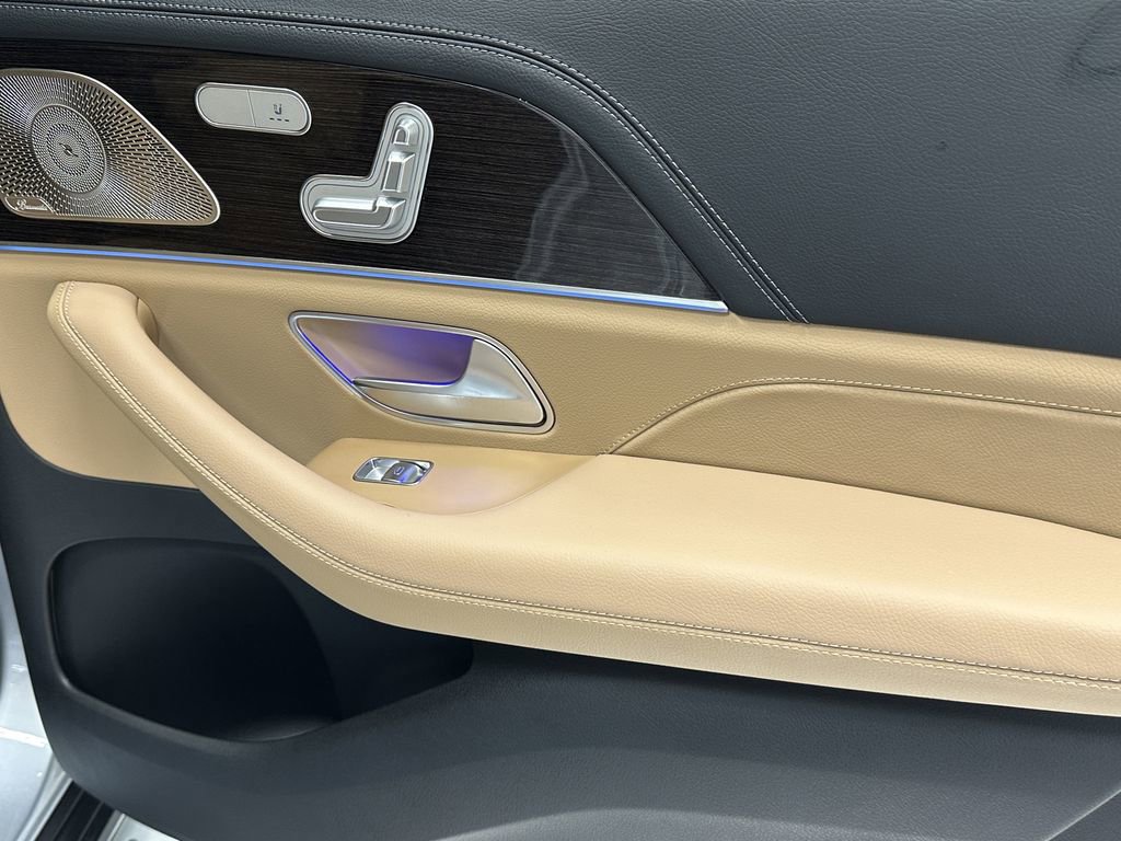 2026 Mercedes Benz GLS 450 4MATIC photo 19