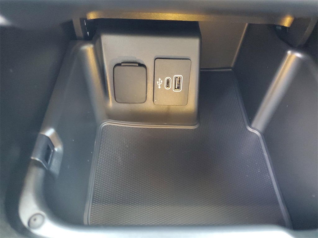 2025 Ford Explorer ST-Line photo 14