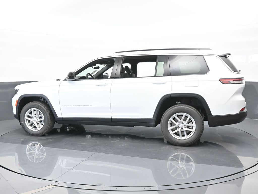 2024 Jeep Grand Cherokee Laredo photo 3