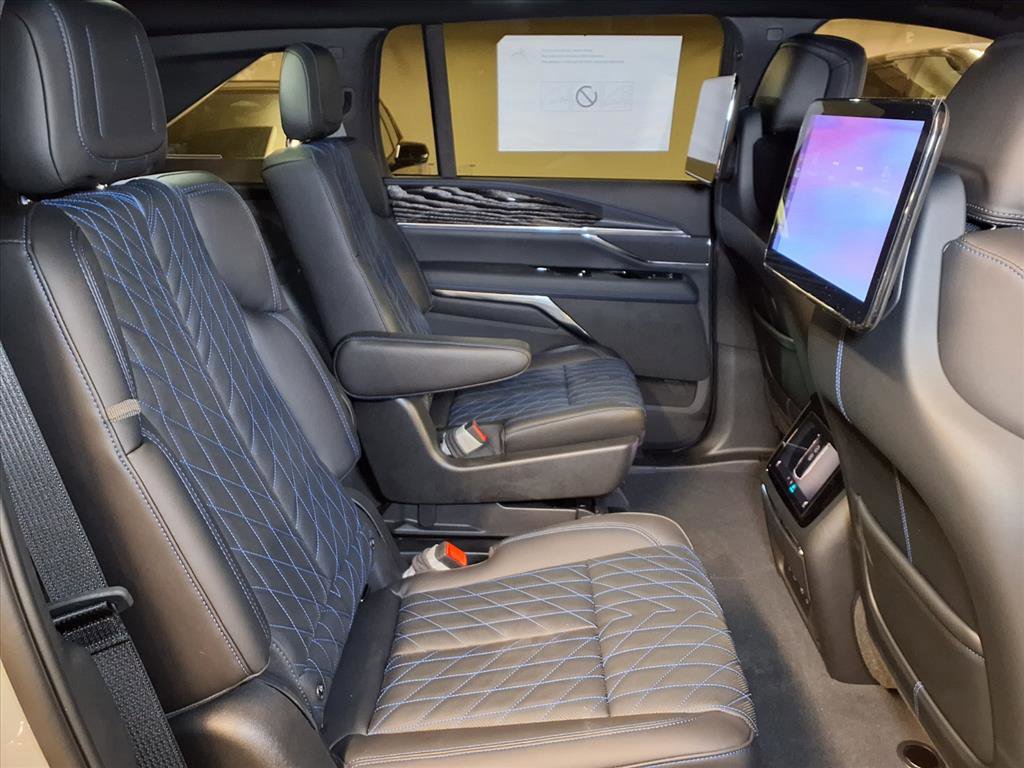 2026 Cadillac Escalade IQ Sport photo 7