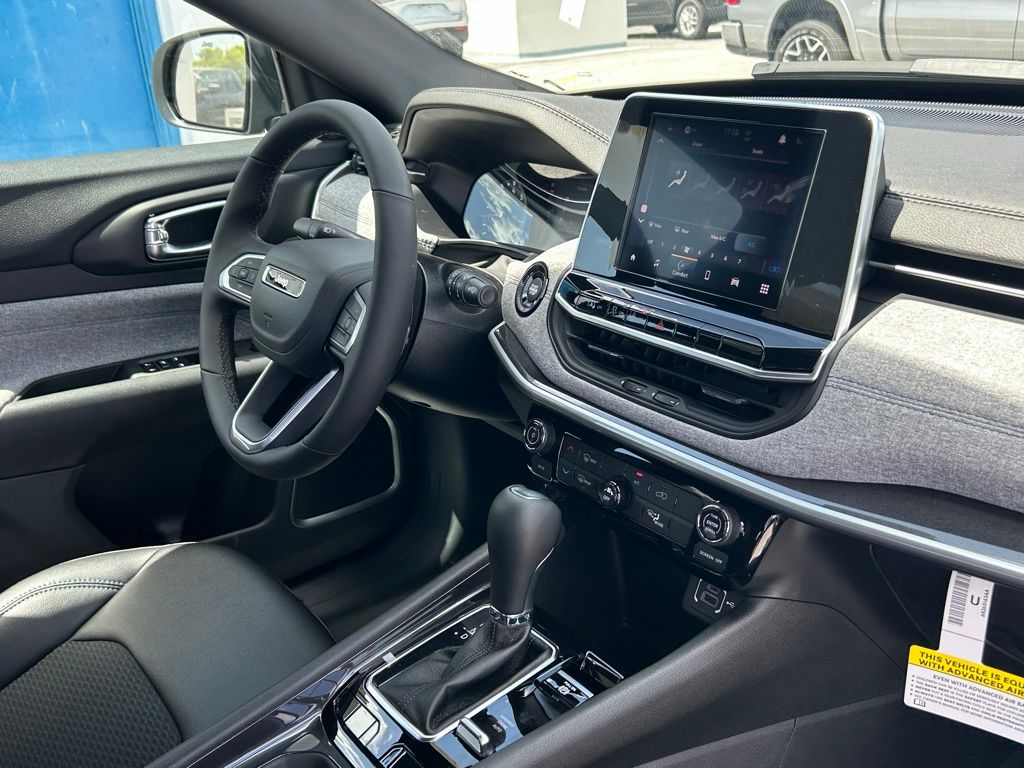 2025 Jeep Compass Latitude photo 23