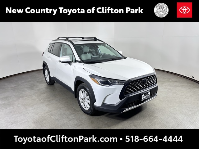 2022 Toyota Corolla Cross LE's photo