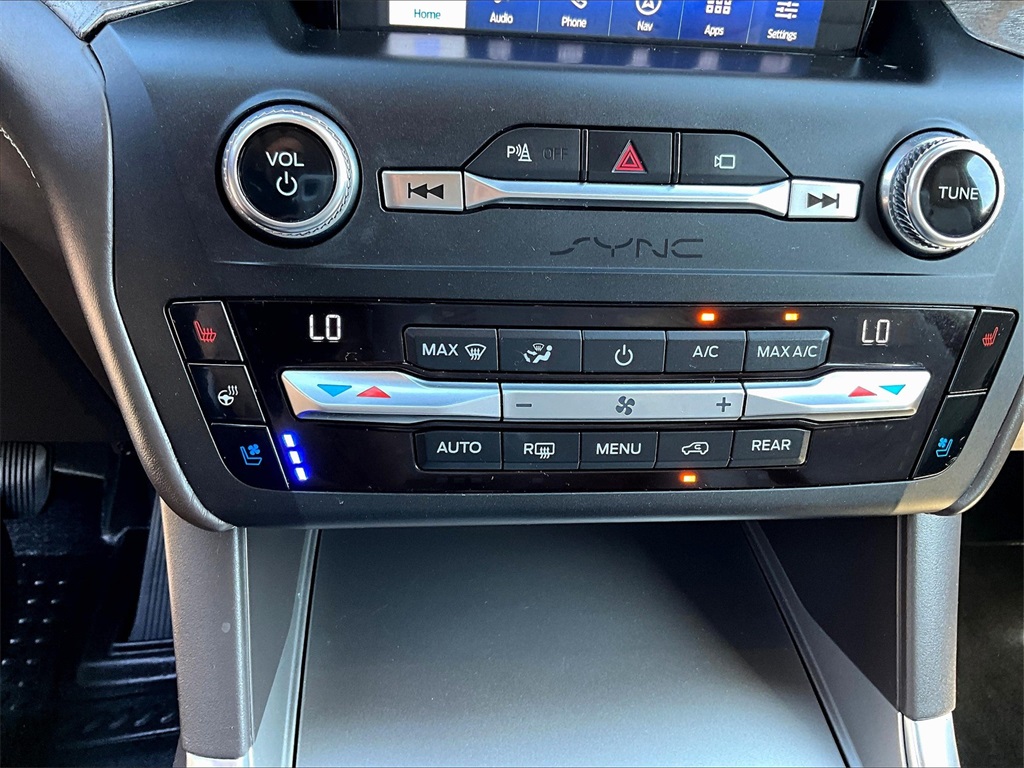 2020 Ford Explorer Platinum photo 25