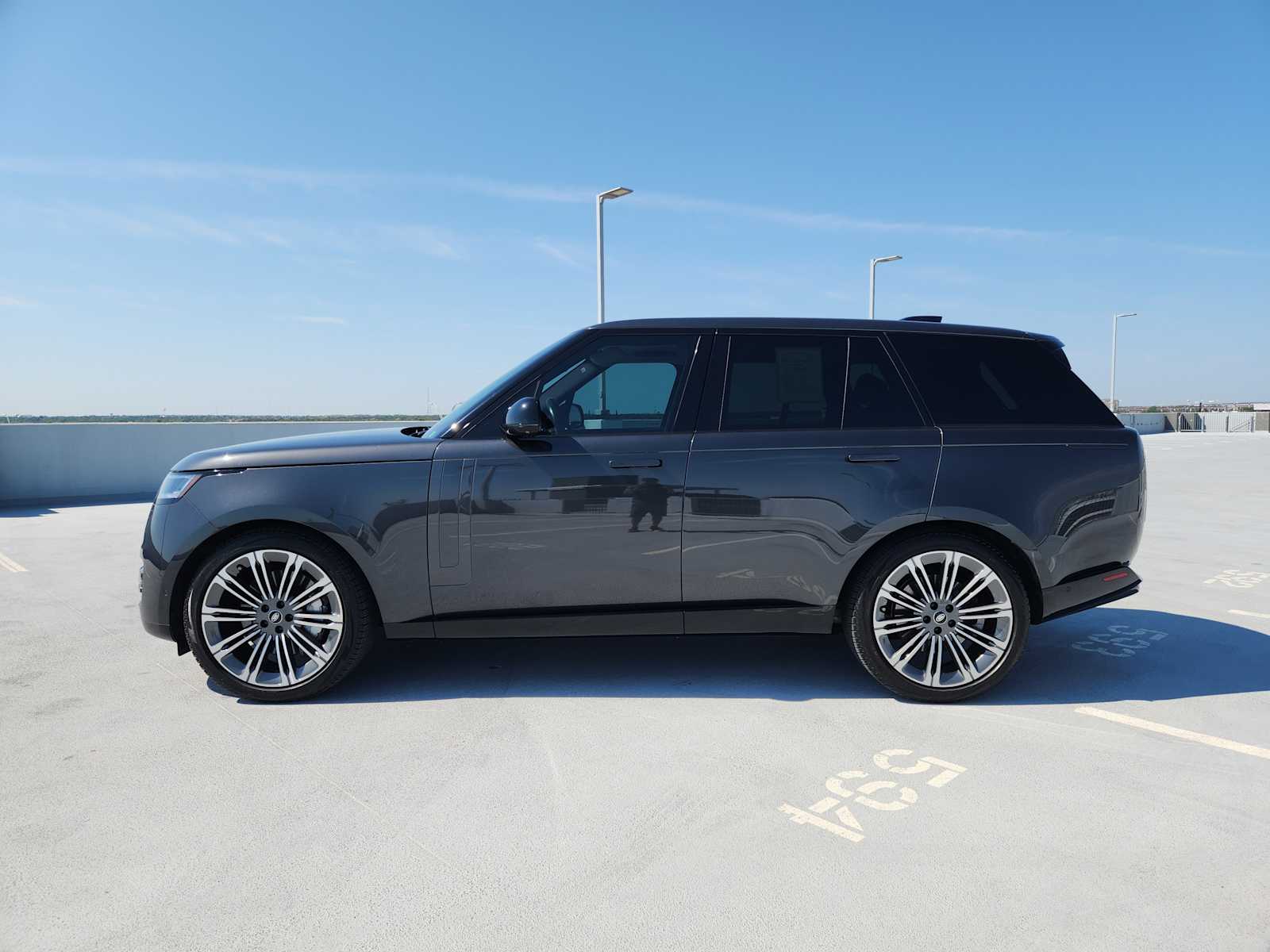 2024 Land Rover Range Rover SE photo 4
