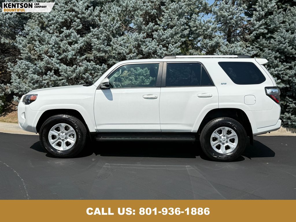 2024 Toyota 4Runner SR5 Premium photo 3