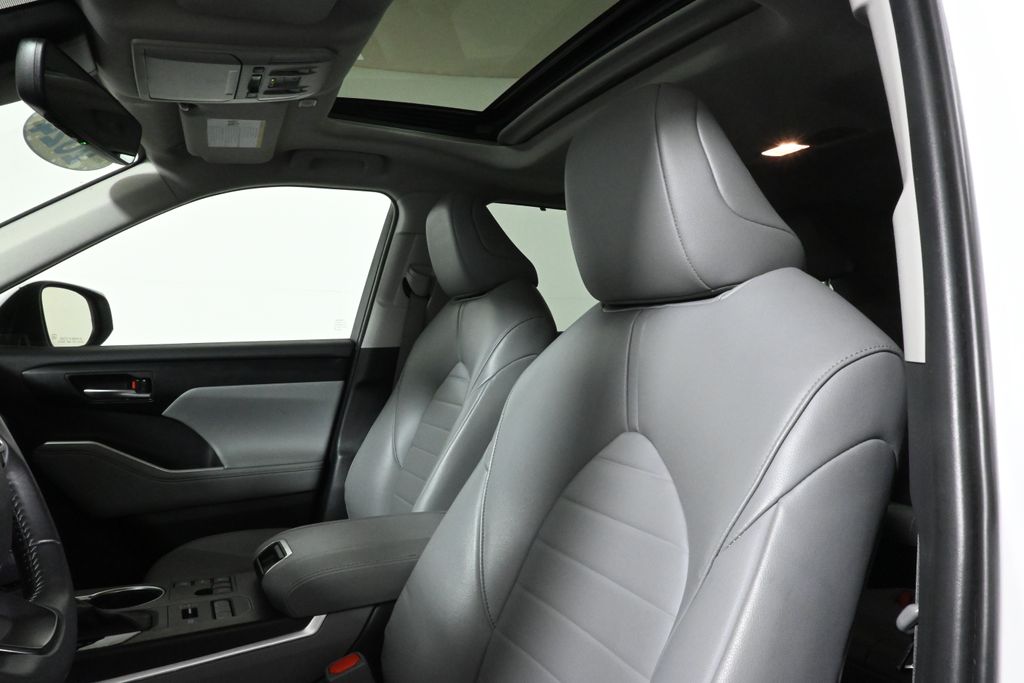 2024 Toyota Highlander XLE photo 14