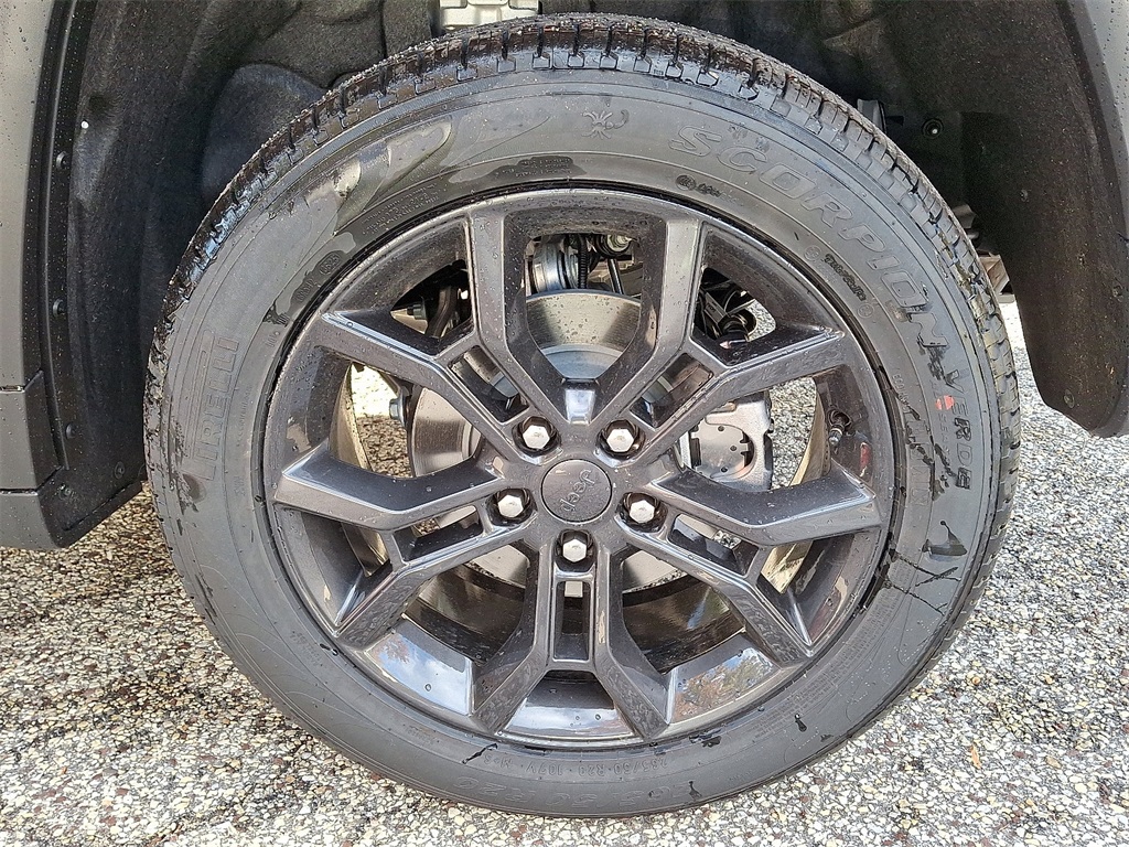 2025 Jeep Grand Cherokee Limited photo 2