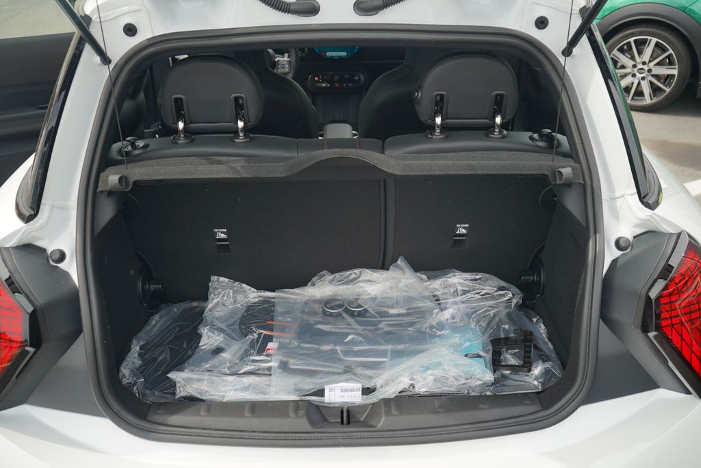 2026 Mini Cooper Hardtop S 2 Door Iconic photo 11