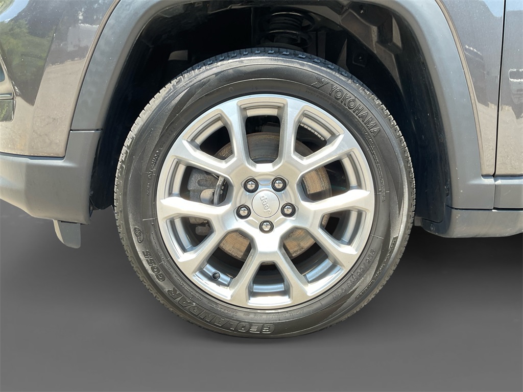2023 Jeep Compass Latitude Lux photo 16