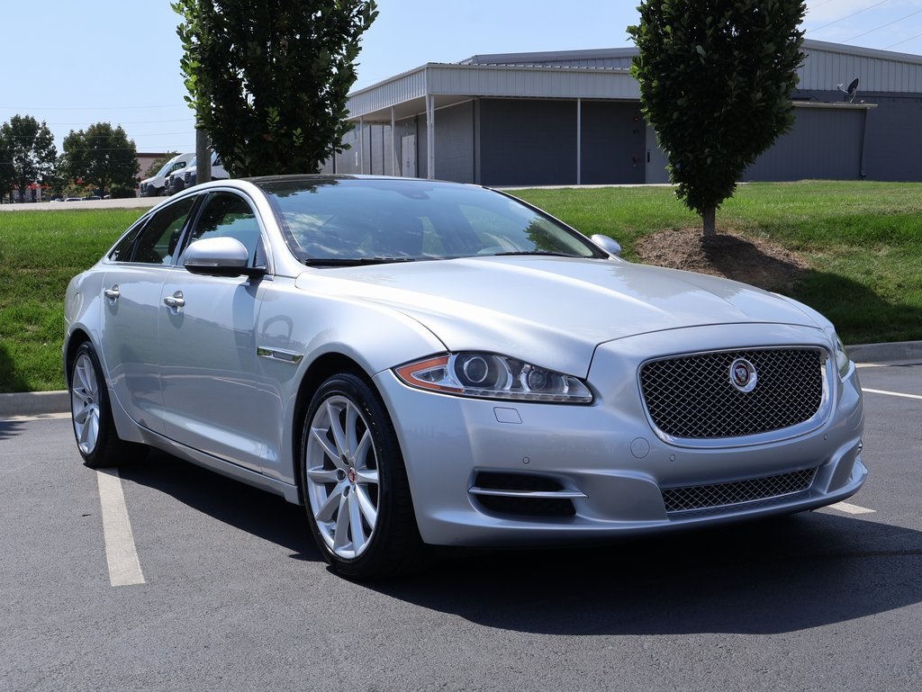 2014 Jaguar XJ Base photo 3