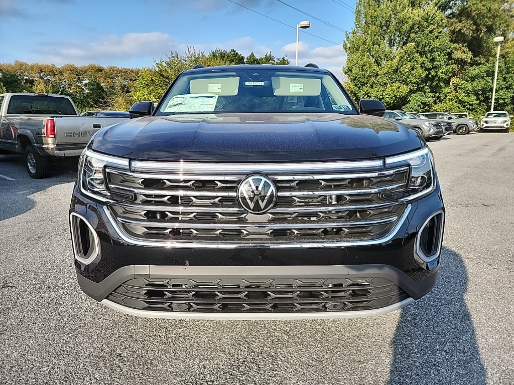 2026 Volkswagen Atlas SE photo 2