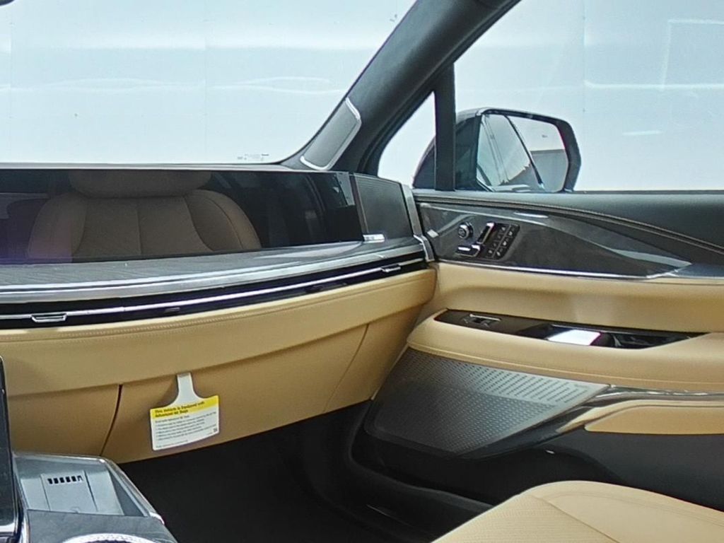 2025 Cadillac Escalade IQ Sport photo 11