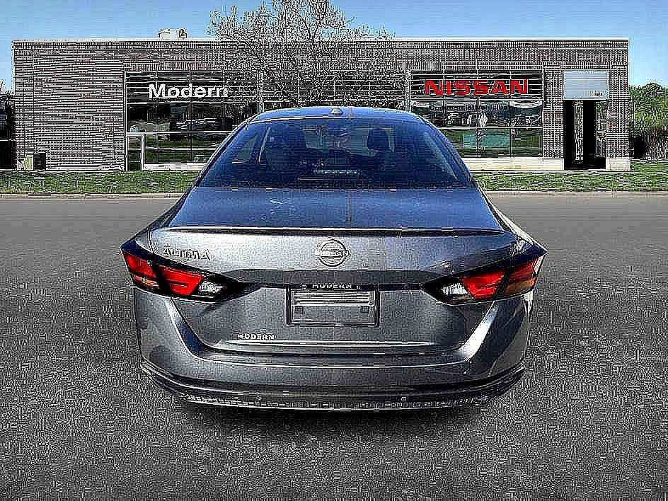 2025 Nissan Altima S photo 2