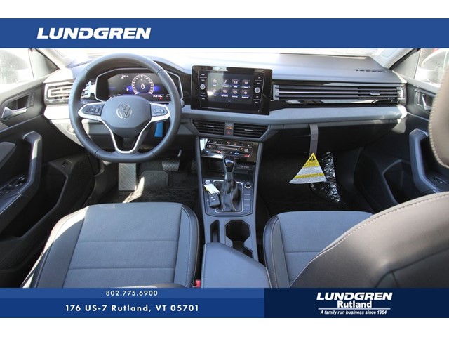 2025 Volkswagen Jetta 1.5T SE photo 2