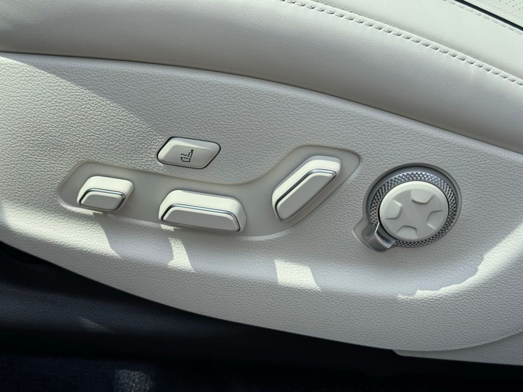 2025 Genesis GV80 3.5T Prestige photo 25