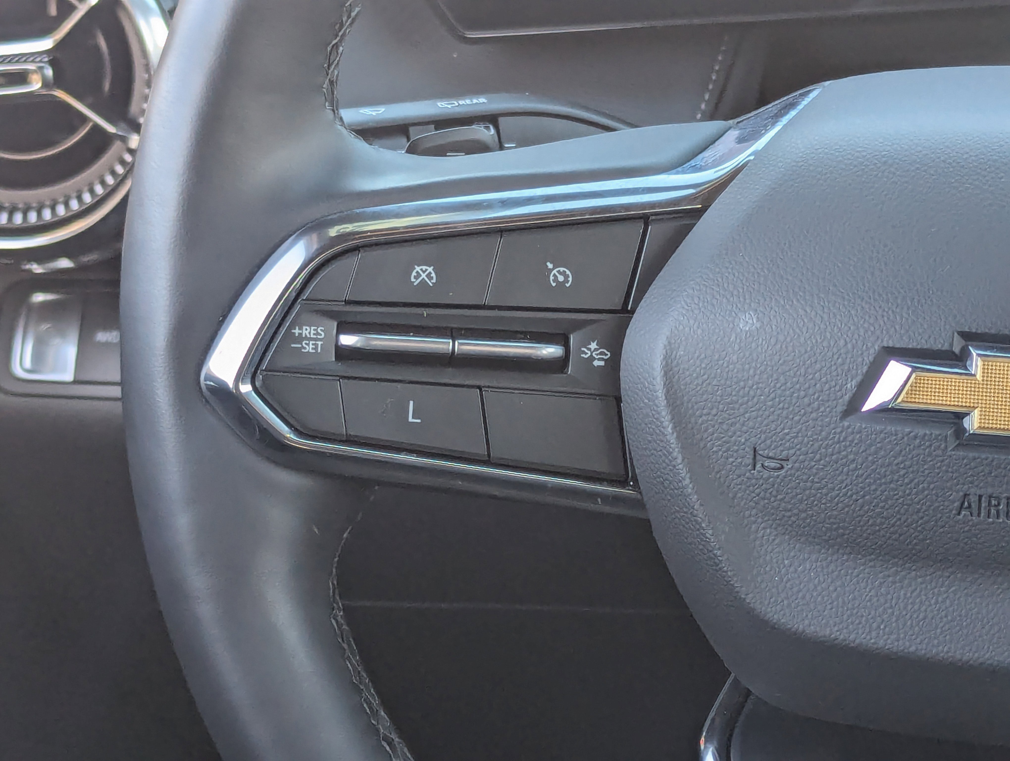 2025 Chevrolet Equinox LT photo 2