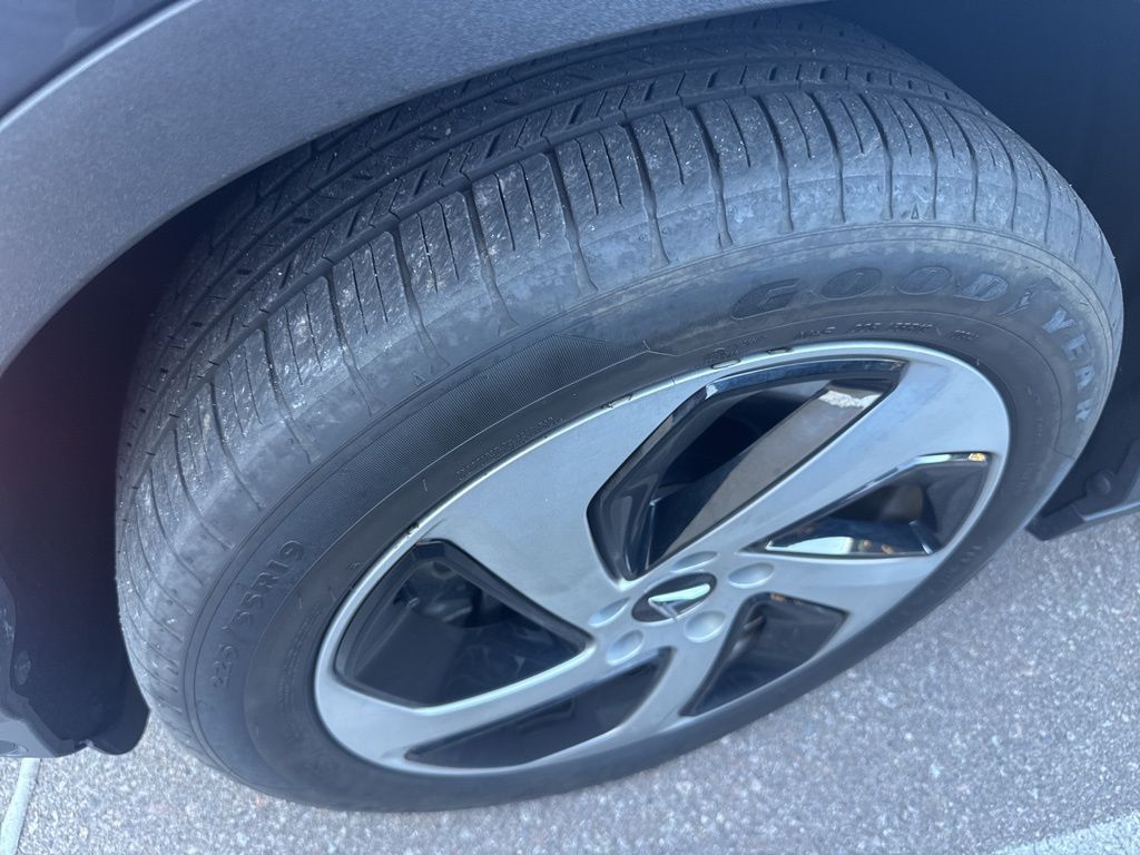 2024 Vinfast VF 8 8 photo 4